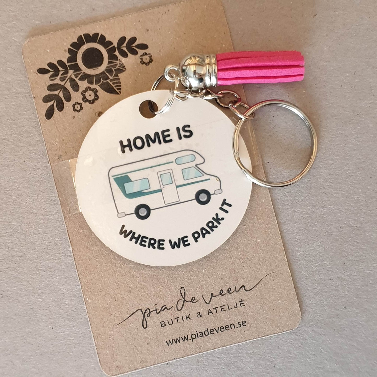 Rund nyckelring-Home is where we park it.