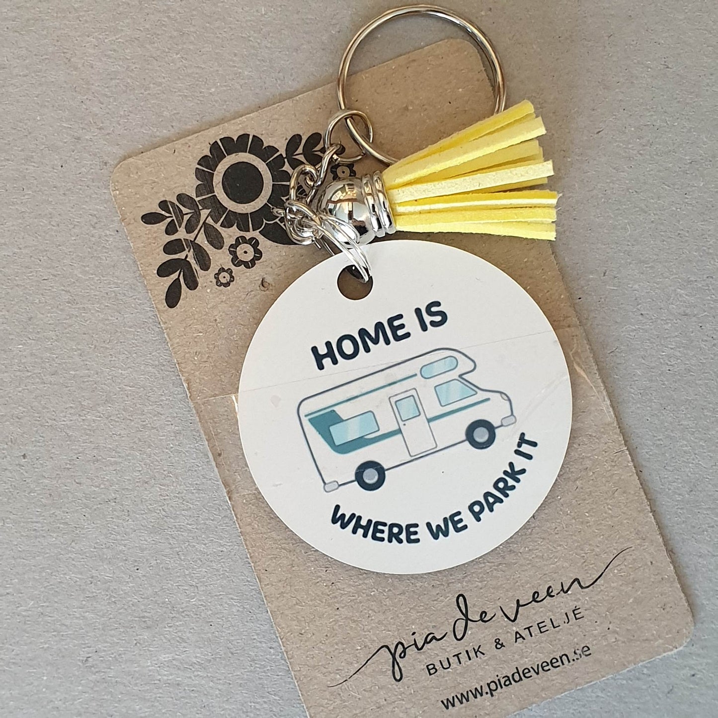 Rund nyckelring-Home is where we park it.