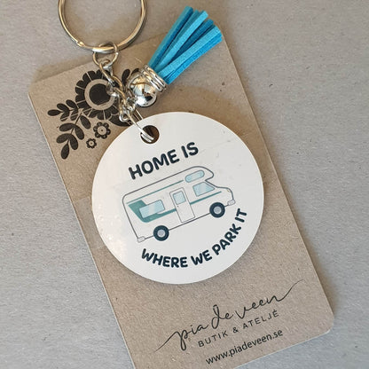 Rund nyckelring-Home is where we park it.